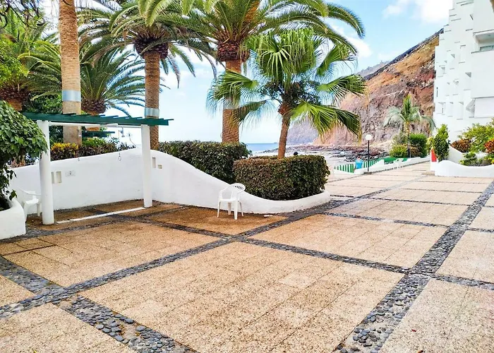 Steps To The Beach!!!